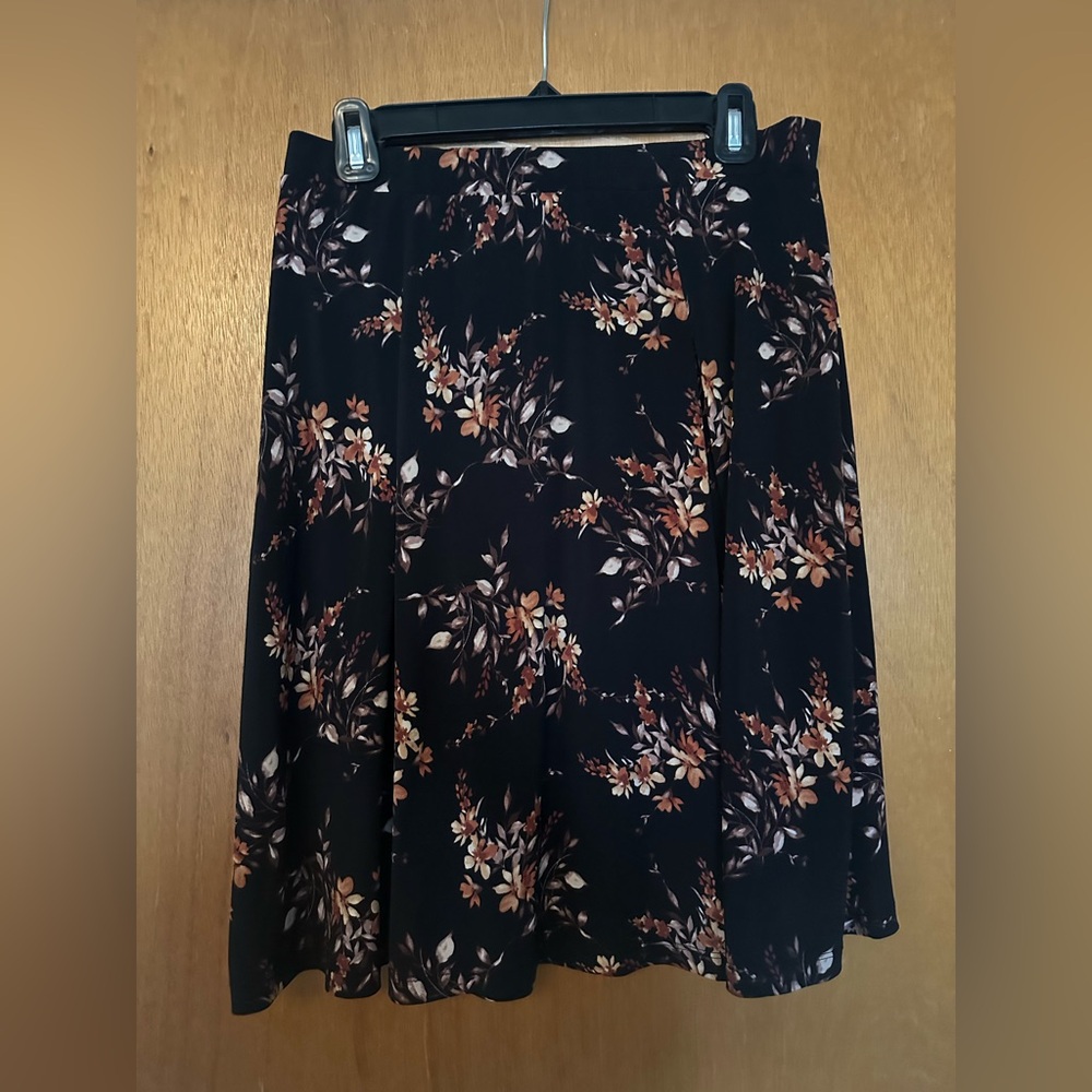 Black Floral A-Line Skirt 🖤